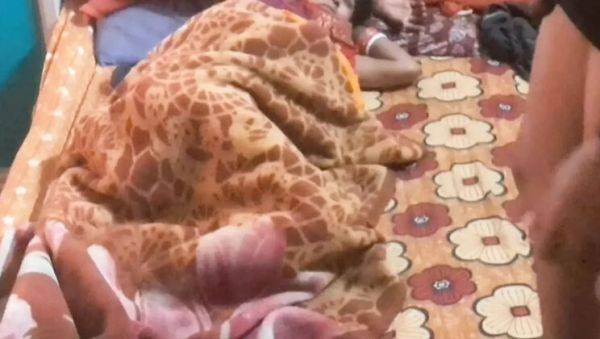 Hindi Audio Bustipriya First Time Indian Bhabhi Chudai Video - House Stage - porntry.com - India on systemporn.com