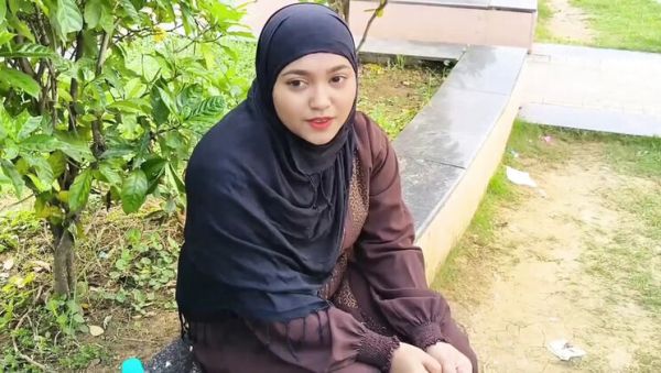 Poor Muslim Hijab Girl Fucks Producer For Money - Outdoor Garden Sex Hindi Urdu - xxxfiles.com - India on systemporn.com