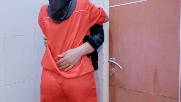 Indonesian Hijab Girl Nadalyne Gets Creampie Fucked by Boyfriend in Public Toilet - veryfreeporn.com - Indonesia on systemporn.com