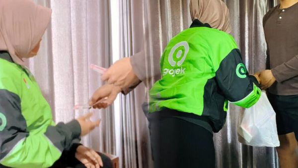 Indonesian Hijab Ojol Driver Gets Special Bonus Creampie From Customer - porntry.com - Indonesia on systemporn.com