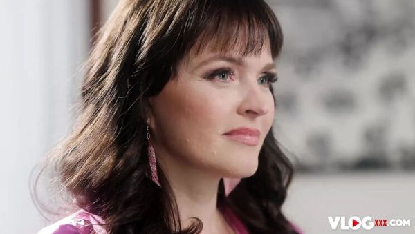 Krissy Lynn Seduces Maximo Garcia For His Massive Cock In Horny MILF Scene - veryfreeporn.com - Britain on systemporn.com