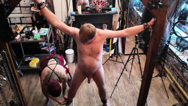 Mistress Izar's Latex Dungeon Trip with Bubbles and Slave - veryfreeporn.com - Britain on systemporn.com