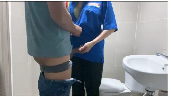 Hijab Girl Clarelia Rough Toilet Sex With Jamsen - Indonesian Amateur Blowjob & Cum in Mouth - veryfreeporn.com - Britain - Indonesia on systemporn.com