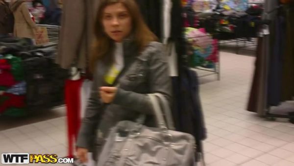 Couple sex tape from the pool - veryfreeporn.com on systemporn.com