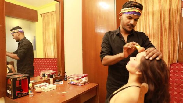 Devar caught stepmom and stepsister in makeup fun - Indian homemade fingering and cum on feet - porntry.com - India on systemporn.com