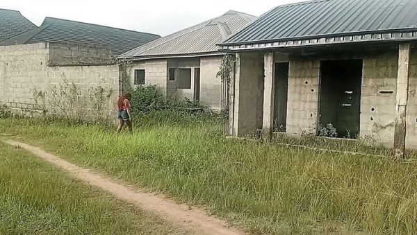 Creamyshuga's Threesome with Two Wives Fucking in Abandoned Building - veryfreeporn.com on systemporn.com