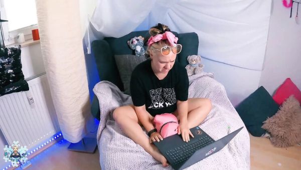 Amateur BBW Nerd Turns Into Sex Mad Vampire - Big Ass Doggy Fucking & Cumshot Blowjob - porntry.com on systemporn.com