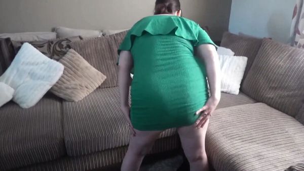 Littlevixen Strip Tease in Green Dress - BBW Wife Spreads Legs Solo - porntry.com on systemporn.com