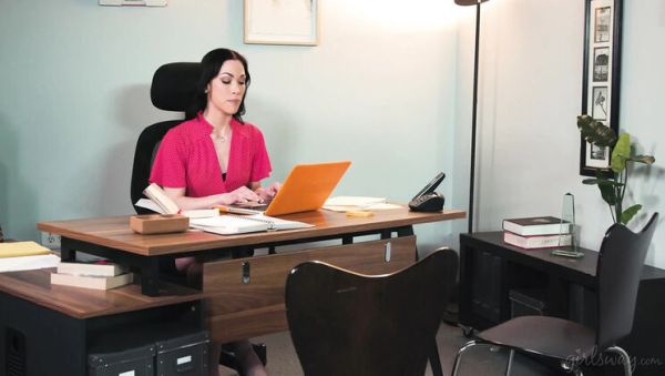 Diana Grace and Erin Everheart Lesbian Office 69 - Wet Pussy Eating and Scissoring in 4K - porntry.com - Britain on systemporn.com