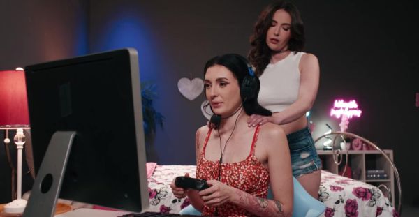 Massage on the bed with two pretty girls - alphaporno.com on systemporn.com