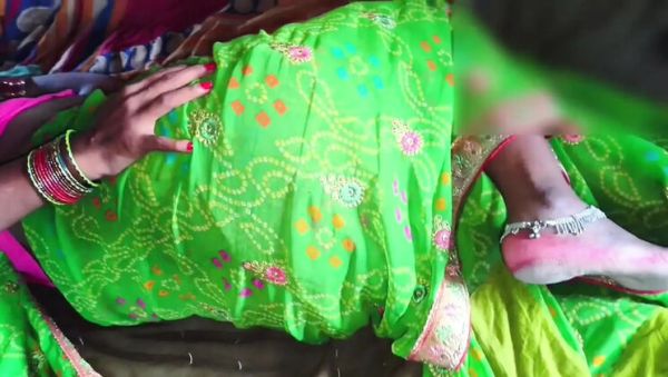 Desi Bhabhi in Green Saree Takes Brother's Big Black Cock in Her Pussy - Hot Village Sex - veryfreeporn.com - India on systemporn.com