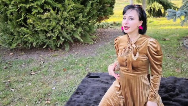 Amateur MILF Wanilianna Teases in Garden Outdoor Solo HD - porntry.com - Britain on systemporn.com