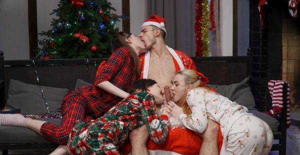 Insolent young babes swap this dick between their muffs in amazing kinks - xbabe.com on systemporn.com