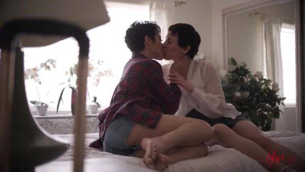 Brooklyn Gray First Day Of College - Olive Glass, Brooklyn Gray - videomanysex.com on systemporn.com