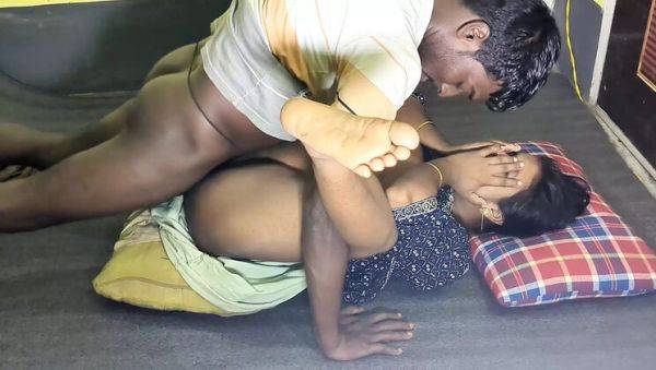 Desi Indian Bhabhi Deluwara Hot Home Sex with Hindi Audio - veryfreeporn.com - India on systemporn.com