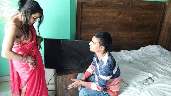 TV Mechanic Gives Free Service to Housewife at Home Without Taking Money - Hot Shower Scene - xxxfiles.com on systemporn.com