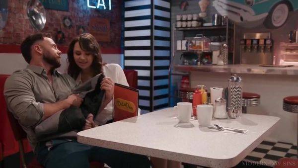 Liz Jordan Sneaking Around At The Diner - videomanysex.com - Jordan on systemporn.com