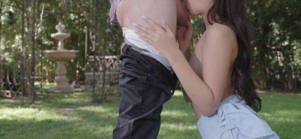 A cute picnic turns into a hot outdoor fuckfest in this HUSTLER Unlimited exclusive! - inxxx.com on systemporn.com