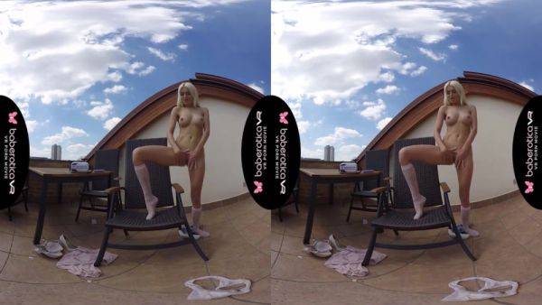 Solo Blonde Beauty Is Masturbating, In Vr With Virtual Reality And Lena Love - videohdzog.com on systemporn.com