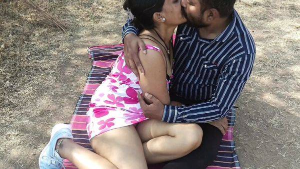 Hot Desi Girlfriend Fucks Village Boyfriend in Romantic Outdoor Sex - Kavita Zawazawi - xxxfiles.com - India on systemporn.com