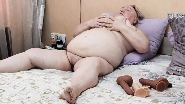 Stepson Watches Stepmom Play with Vibrator and Moan Loudly - veryfreeporn.com - Russia on systemporn.com