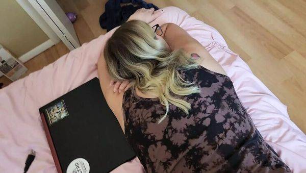 Hot Blonde MILF Mama_Foxx94 Goes Wild - Big Ass Twerking & Real Orgasm - xxxfiles.com - Usa on systemporn.com