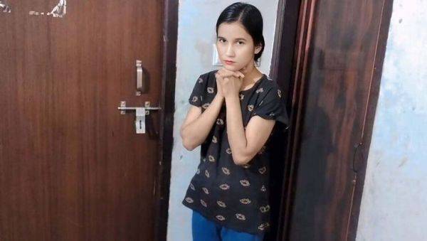 Desi Step Sister Fucked Hard After Chocolate Temptation - Naasrin Khan - porntry.com - India on systemporn.com