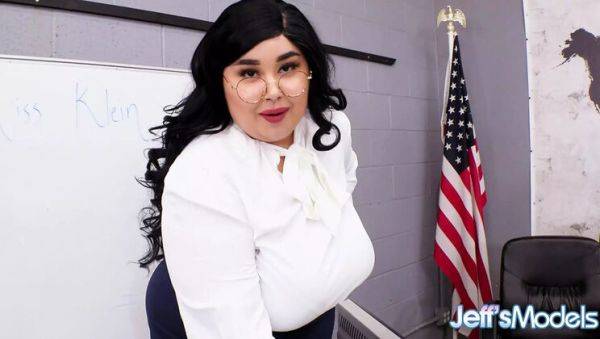 Chloe Klein - Thick BBW Teacher Masturbates with Huge Dildo - porntry.com on systemporn.com