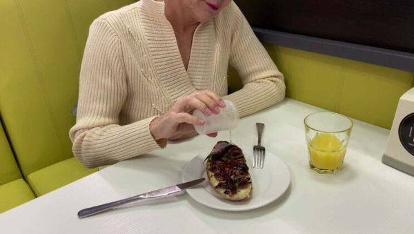 Mature MILF in Restaurant Eats Cum Off Food - Huge Cumshot Close-Up - veryfreeporn.com - Russia on systemporn.com