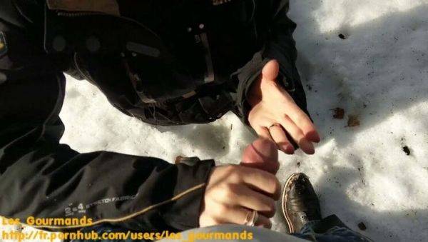 Hot MILF Blows Huge Cock Outdoors & Swallows Cum in Snow - Amateur POV - veryfreeporn.com - France on systemporn.com