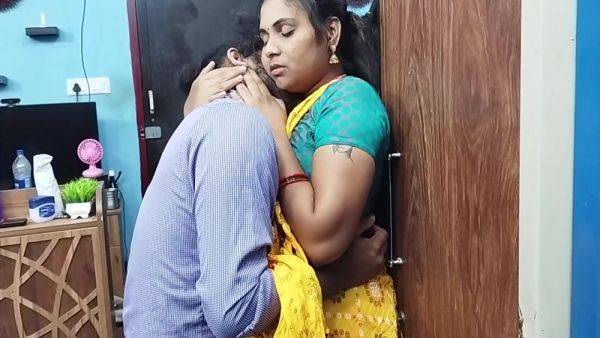 Mallu Hot Girl Half Saree Romance With Lip Lock, Desi Malayali Girl Half Saree Hot Romance With Lip Lock, Mallu Couple With Hot Kiss - desi-porntube.com - India on systemporn.com