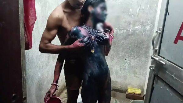 Desi Bhabhi Sarita Fucked Hard in Bathroom During Holi Festival - Devar Bhabhi Sex - veryfreeporn.com - India on systemporn.com