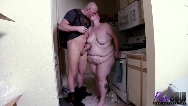 Julie Ginger - Breaking In The New Apartment - videomanysex.com on systemporn.com