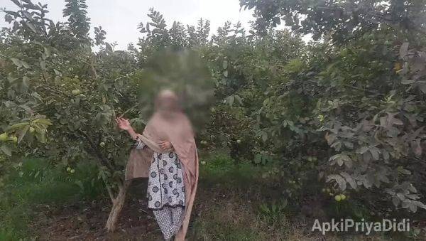 Hot Indian Bhabhi Seduces Devar with Huge Boobs - Desi Homemade Sex - veryfreeporn.com - India - Pakistan on systemporn.com