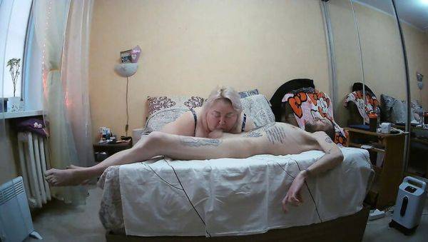 Stepmom sucks big cock deep and watches cum flow out - Zona901 - veryfreeporn.com - Russia on systemporn.com