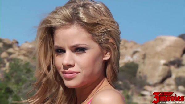 Tight Jeans Gets Fucked - videomanysex.com on systemporn.com