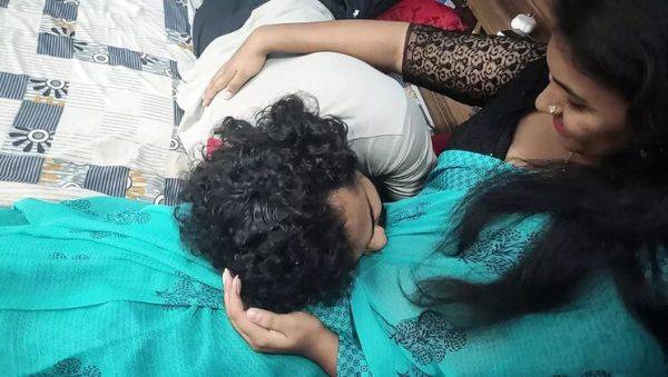 Desi Wife Hard Fuck in Bedroom - Saree Removal & Hot Sex with Vaigavarun45 - veryfreeporn.com - India on systemporn.com