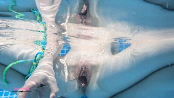 Petite American Babe Destination Kat Plays with Dildo Underwater - Creamy Pussy & Sex Toy Fun - veryfreeporn.com - Usa on systemporn.com