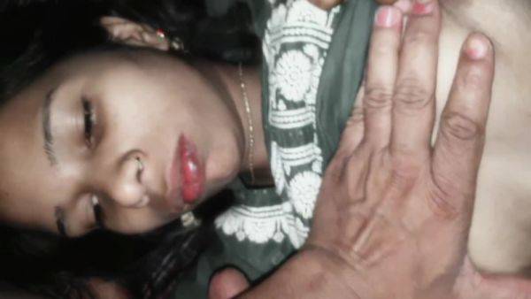 Indian Couple Sexy Girls Lollipop Chuso - desi-porntube.com - India on systemporn.com