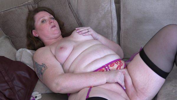 Big booty amateur slut plays with her fat pussy in sexy manners - hellporno.com on systemporn.com