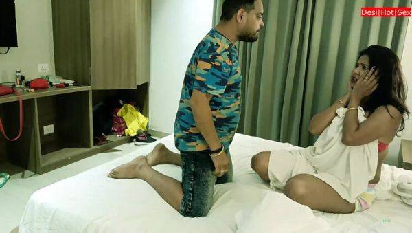 Hot Indian Housewife Cheats on Husband with Pizza Delivery Boy - Desi Sex Scandal! - porntry.com - India on systemporn.com