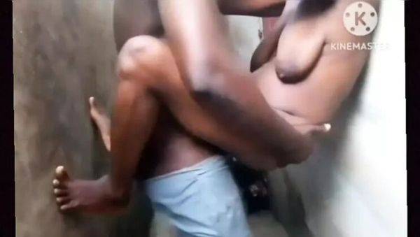 Desi Indian Bhabhi Drops Her Top and Takes Stranger's Cock Hard - veryfreeporn.com - India on systemporn.com