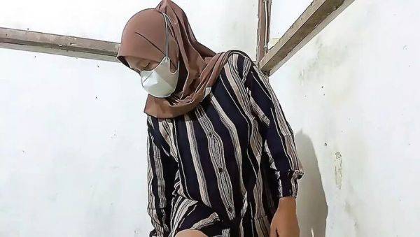 Hijab MILF Rania Plays With Her Huge Tits & Wet Pussy - Solo Masturbation - veryfreeporn.com - Indonesia on systemporn.com