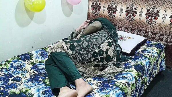 Desi Stepson Fucks Hot Muslim Stepmom - Homemade Taboo Sex - veryfreeporn.com - India on systemporn.com