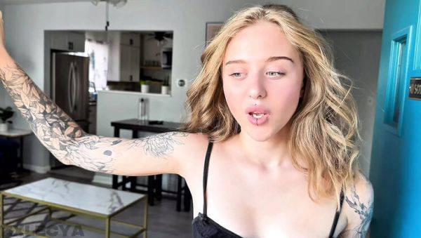 Hot blonde teen Zxlesya gets deep fucked on couch after first date - Amateur homemade sex - veryfreeporn.com - Russia on systemporn.com
