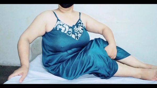 Hot Desi Wife Sucks Huge Cock and Plays with It - Amateur Pakistani Fun - xxxfiles.com - Pakistan on systemporn.com