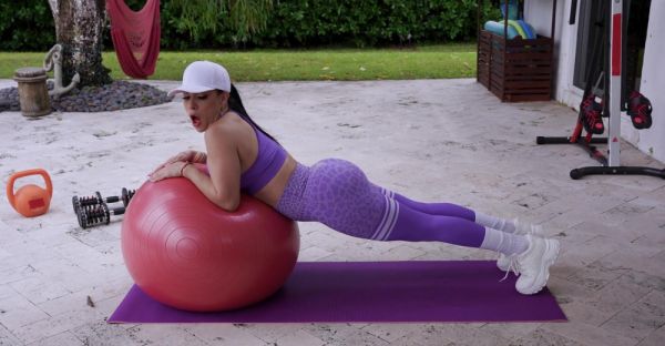 Fitness coach Gi Joey fucked Sandy Love in yoga pants. - alphaporno.com on systemporn.com