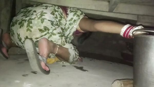 Pyari bhabhi handjob hindi audio hot desi bhabhi pani nikali - porntry.com - India on systemporn.com