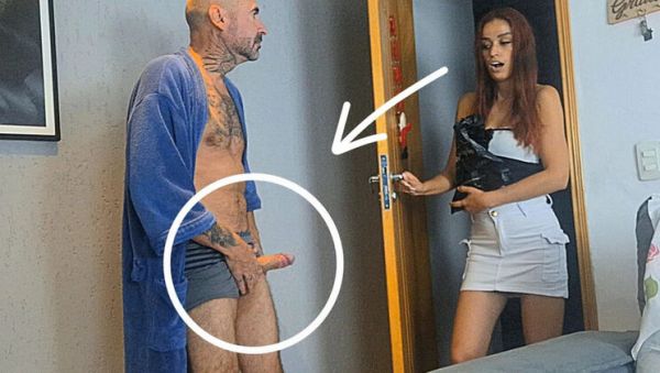 Perverted Old Grandpa Gets Hard for Delivery Girl and Fucks Her - xxxfiles.com - Brazil on systemporn.com