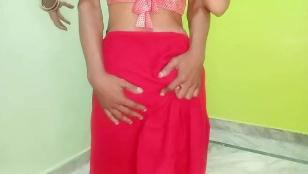 Indian Aunty Seduction in the Dock – Hot Desi Stepmom Blowjob - porntry.com - India on systemporn.com
